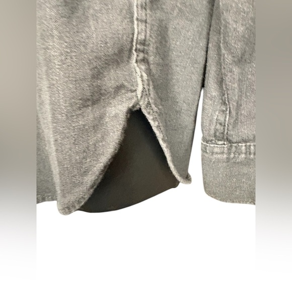 Levi’s women’s BLACK HARLIE BOYFRIEND denim  Button Down SHIRT sz M - Picture 6 of 11